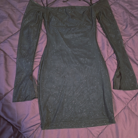 Windsor Dresses & Skirts - Windsor Navy Blue Off The Shoulder Short Dress